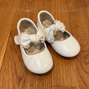White Baby Girl Shoes | Size 6